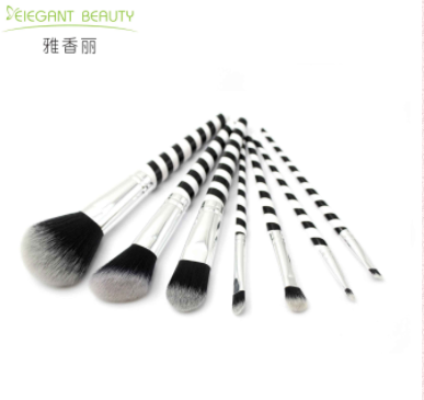 化妝的時候需要哪些工具？